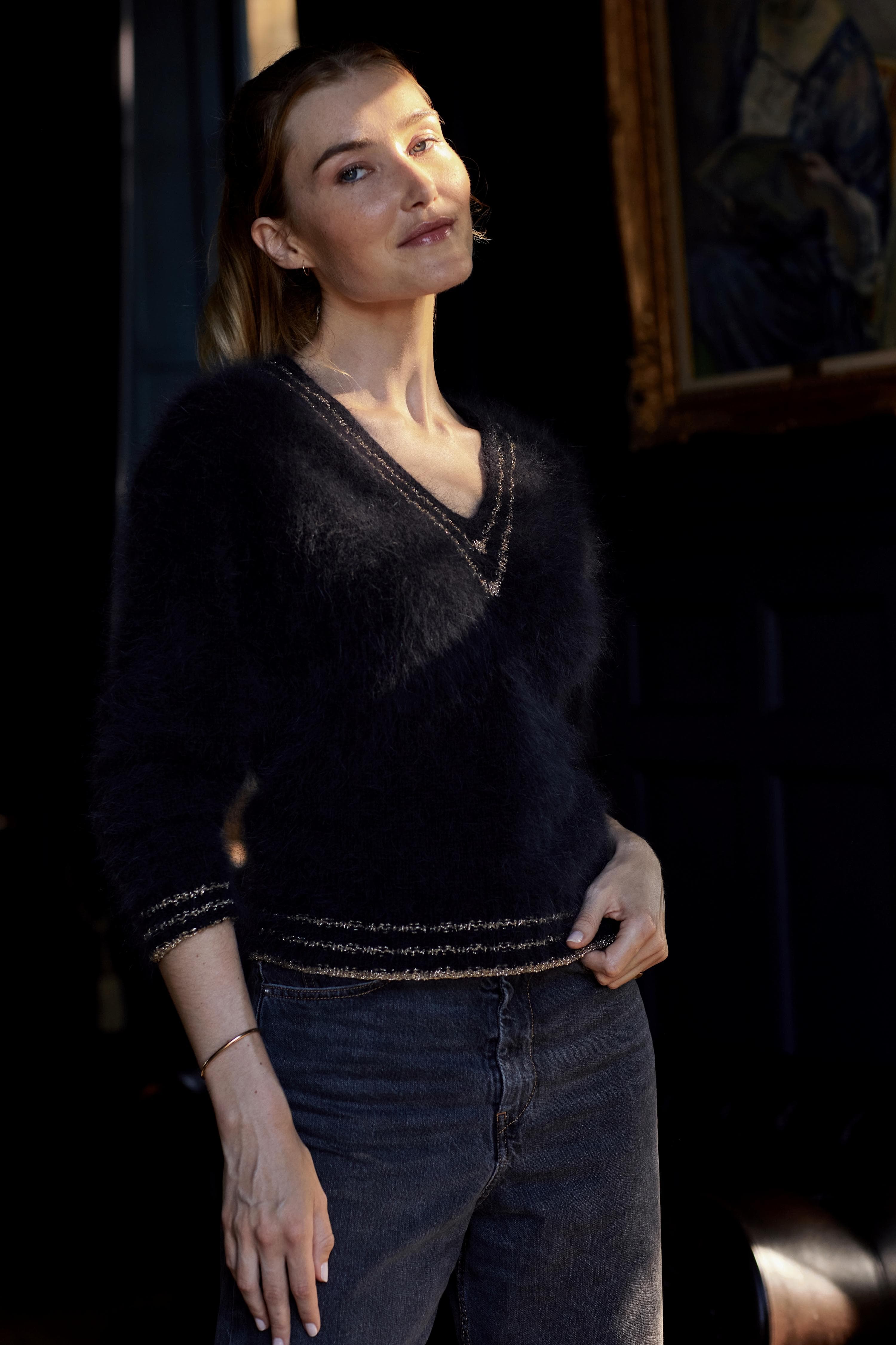Annyblatt Valina pullover scollo V kit maglia angora oro