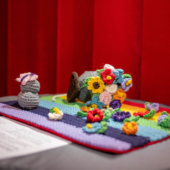 Gomitolorosa 4ARTS Mettete dei fiori nei vostri cannoni opera 2022