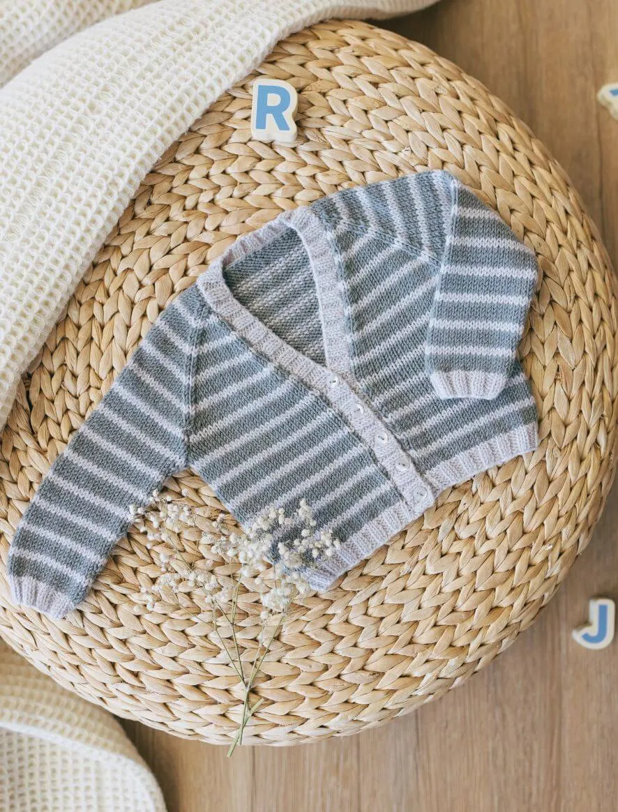 Rosarios4 431 Casaco Ribeirinha schema cardigan bambina