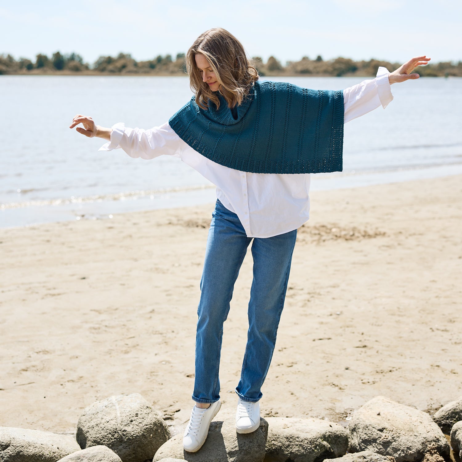 Rosy Green Wool Tenang schema poncho asimmetrico
