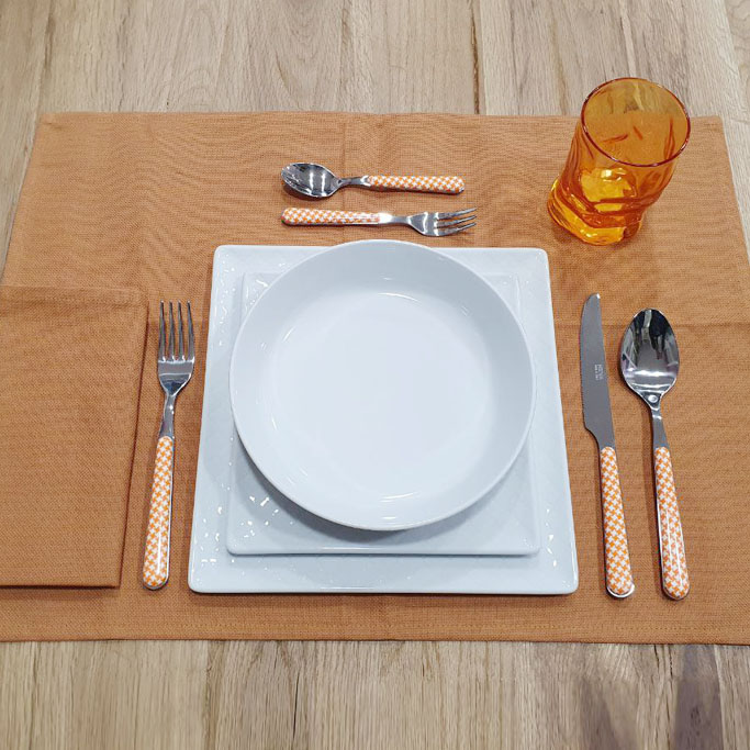 Gomitolorosa Tavola per due set casa solidale