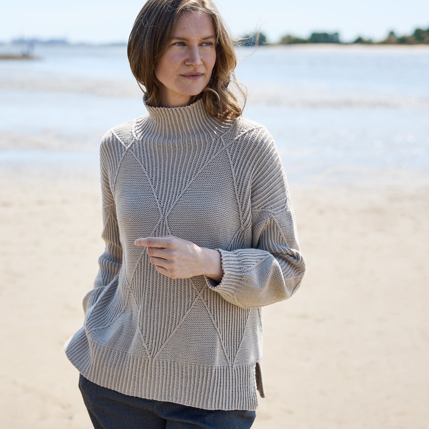 Rosy Green Wool Tyla schema maglione rombi collo a imbuto