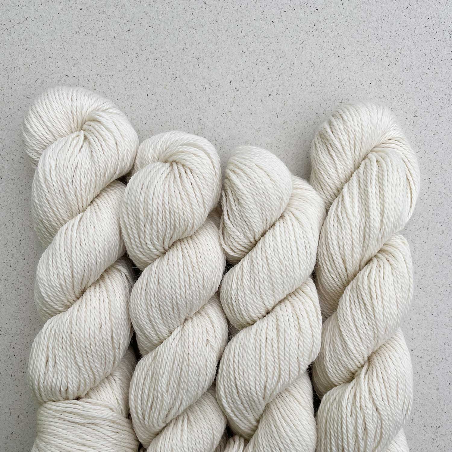 Pascuali Calafate gomitolo merino ecru 01 yak