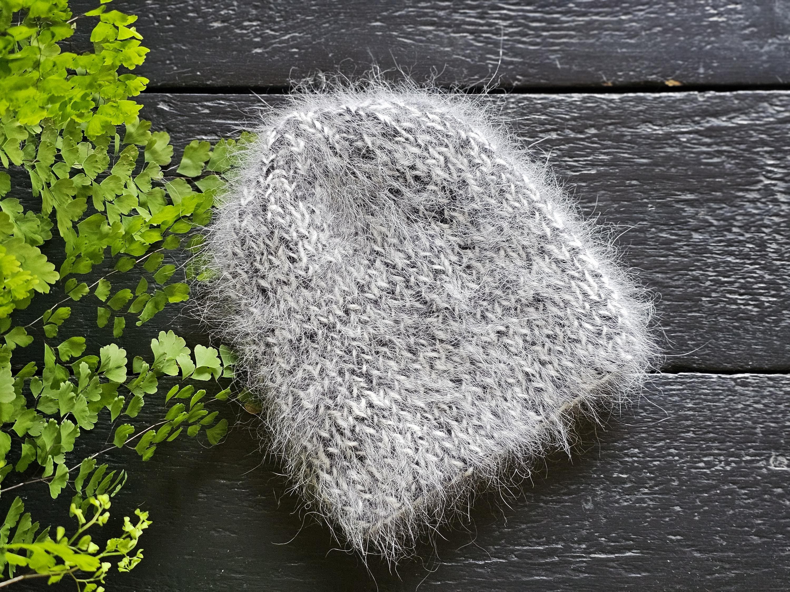 Anny Blatt Keystone Angora kit berretto nero naturale