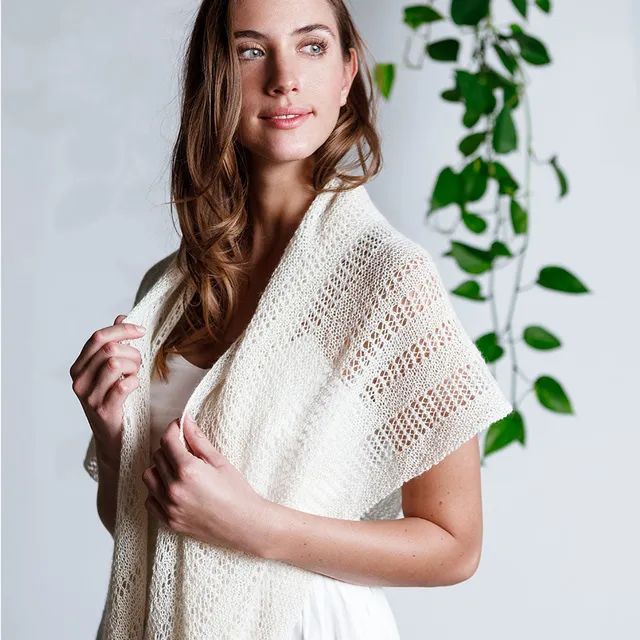 Pascuali Melina Shawl modello scialle triangolare in alpaca