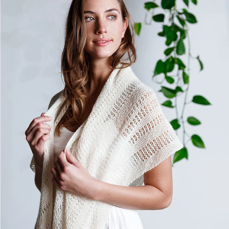 Pascuali Melina Shawl modello scialle triangolare in alpaca