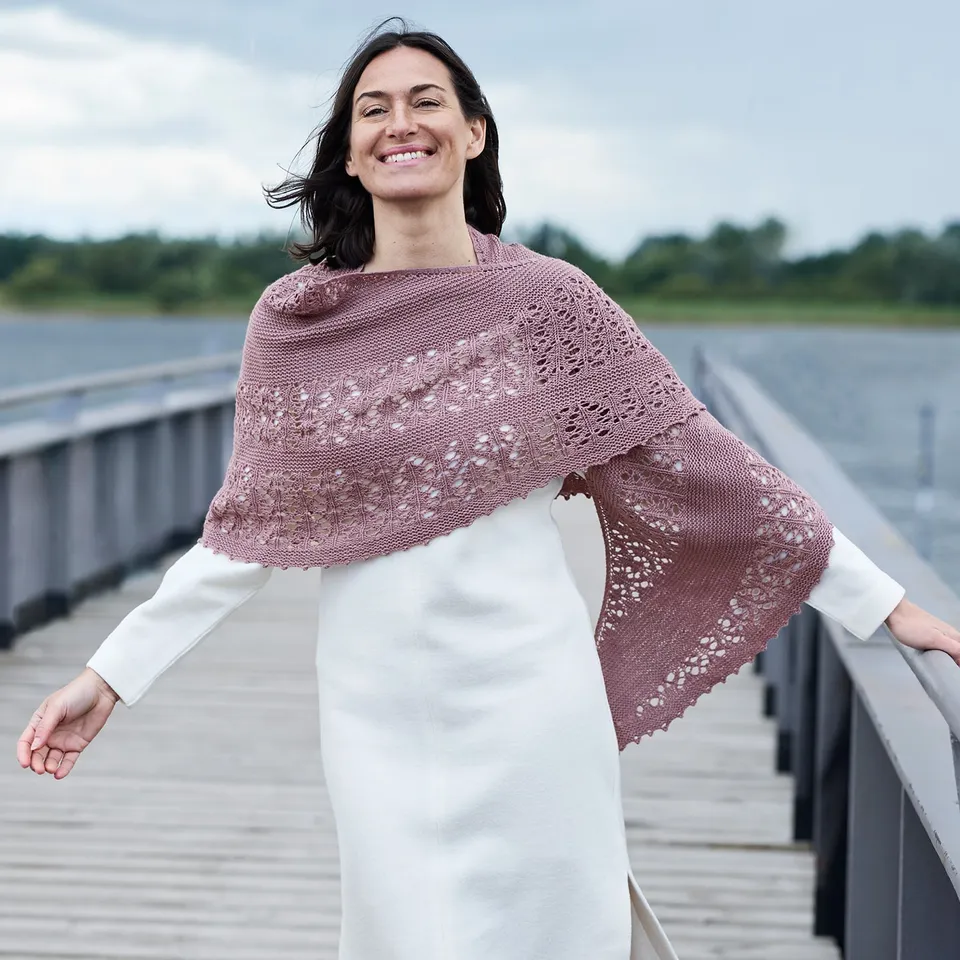 Rosy Green Wool Play of Light schema scialle download traforato