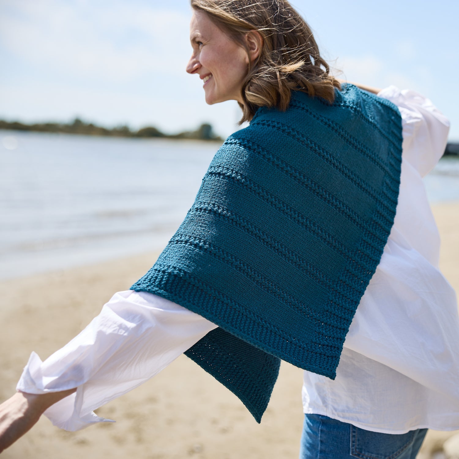 Rosy Green Wool Tenang schema poncho asimmetrico