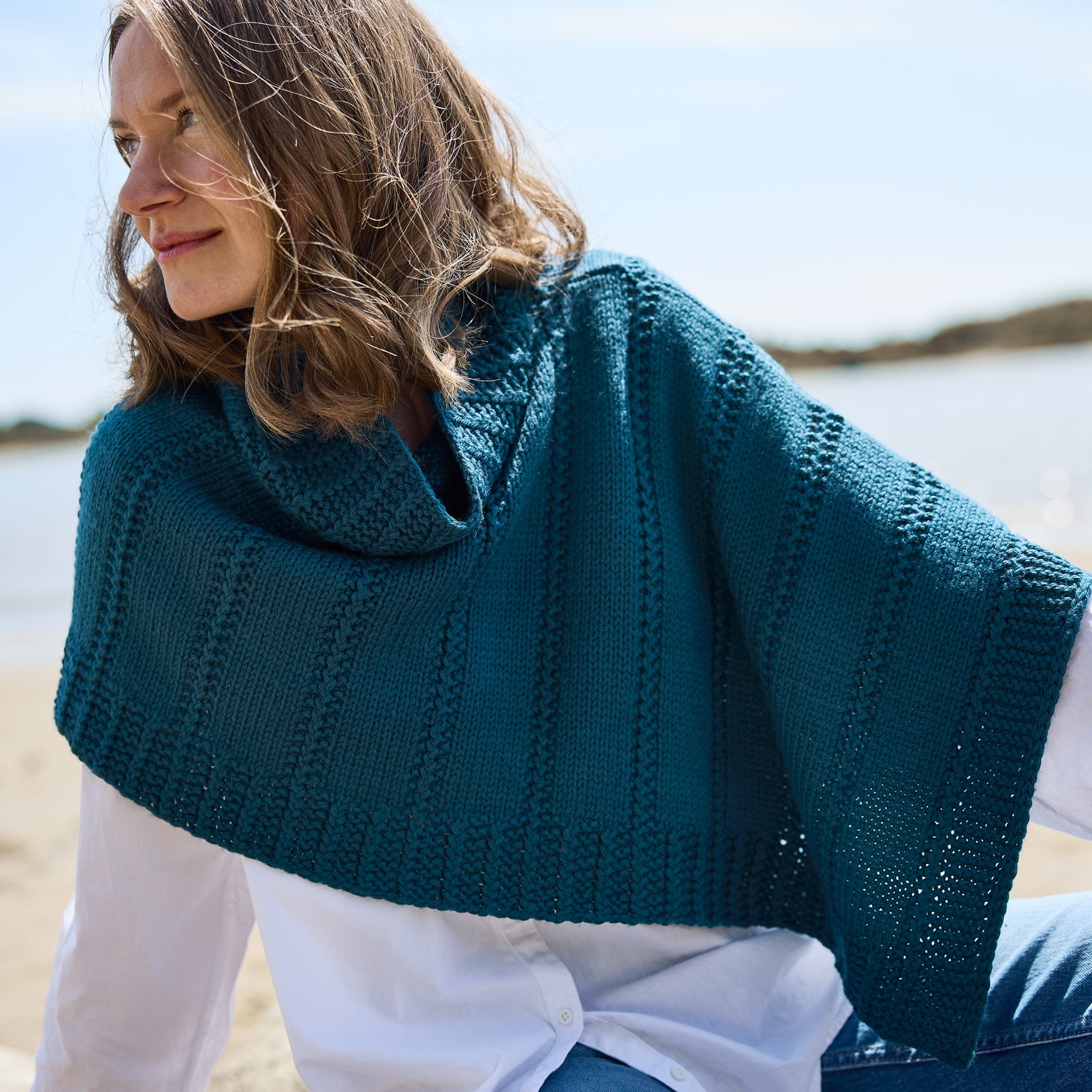 Rosy Green Wool Tenang schema poncho asimmetrico