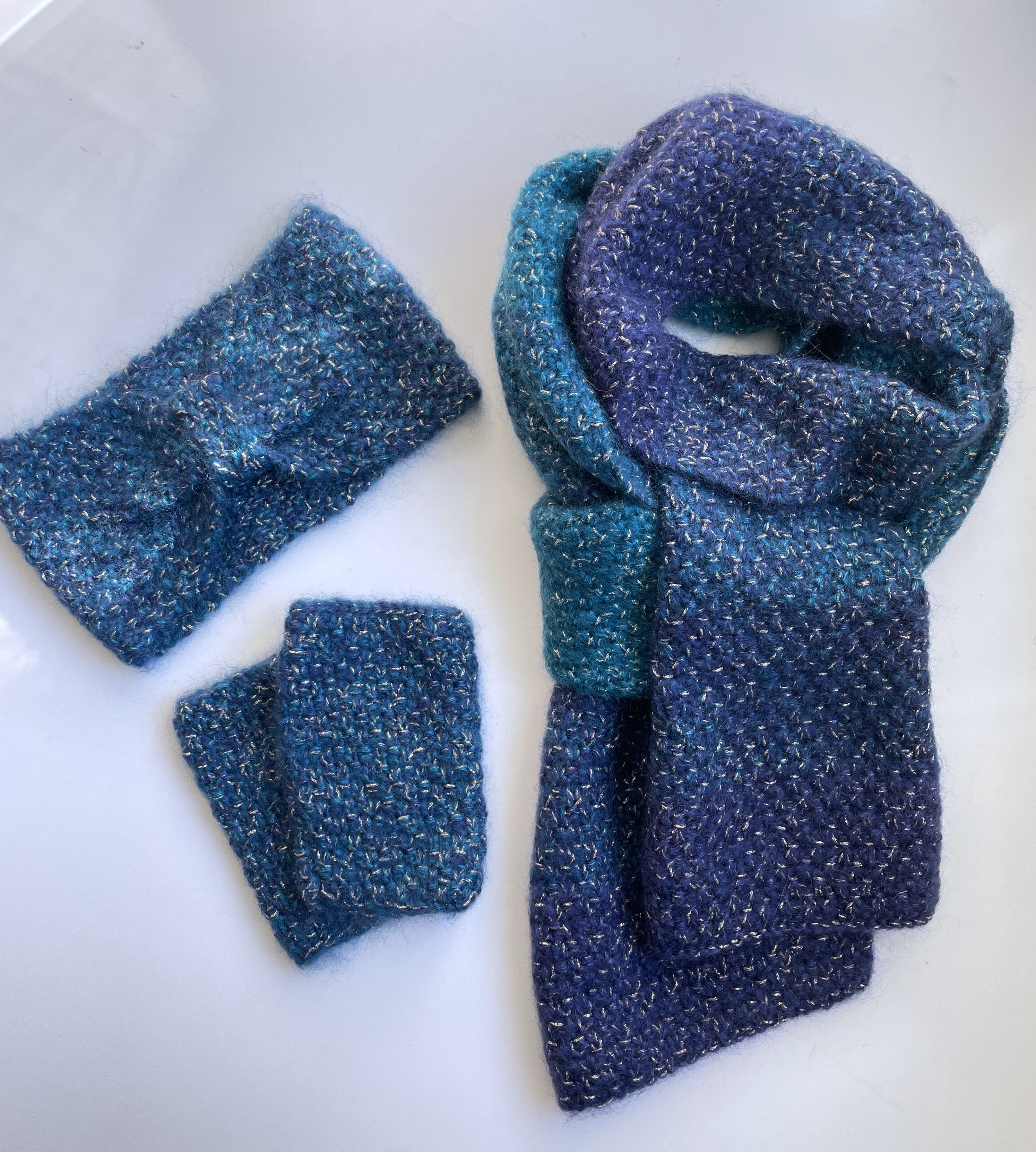 Annyblatt Meribel kit maglia mohair sciarpa e mitene