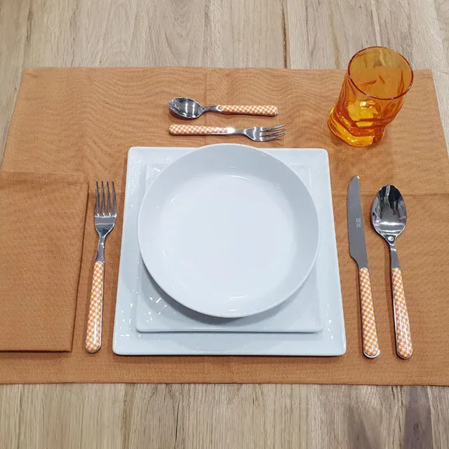 Gomitolorosa Tavola per due set casa solidale