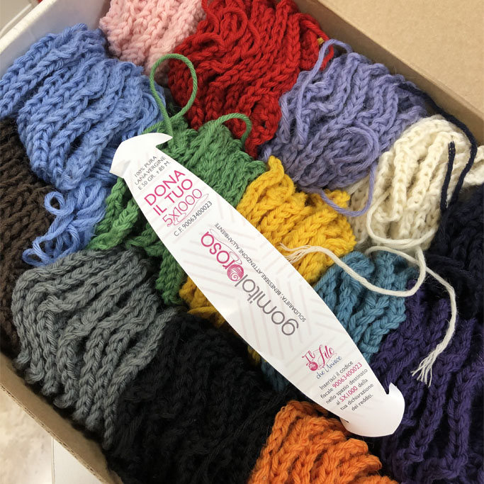 Gomitolorosa Love Box kit gomitoli 15 colori con ferri