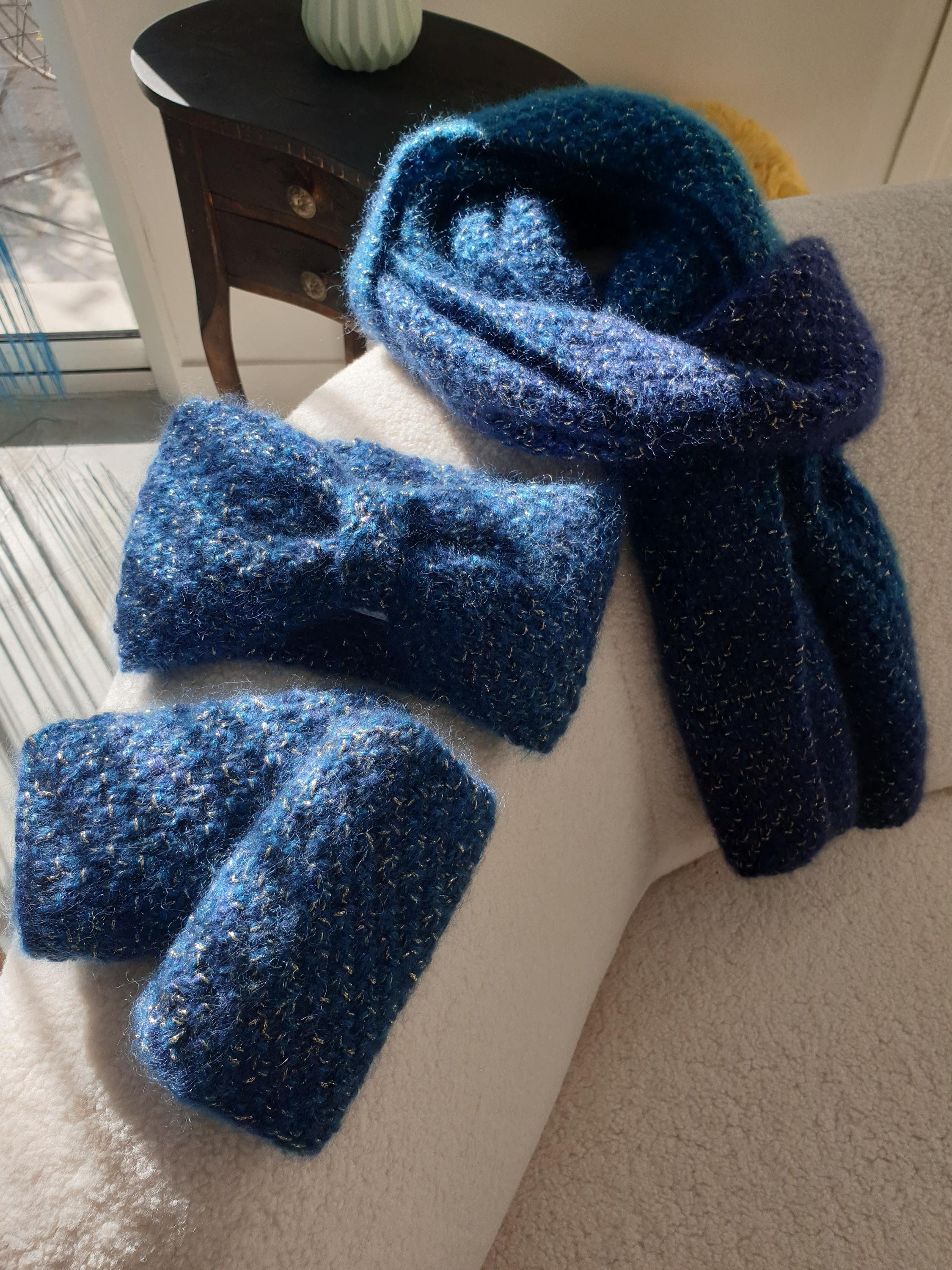 Annyblatt Meribel kit maglia mohair sciarpa e mitene