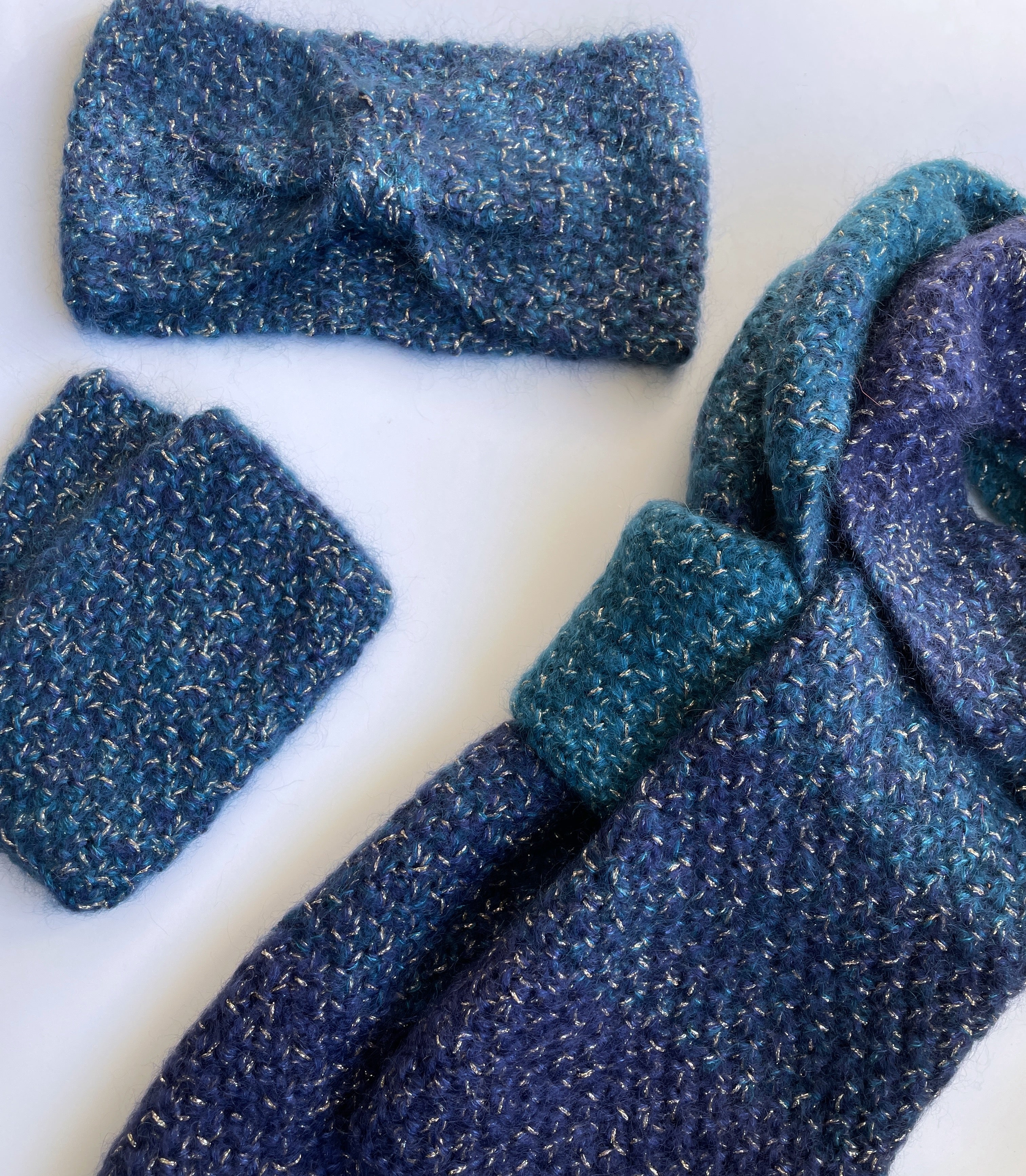Annyblatt Meribel kit maglia mohair sciarpa e mitene