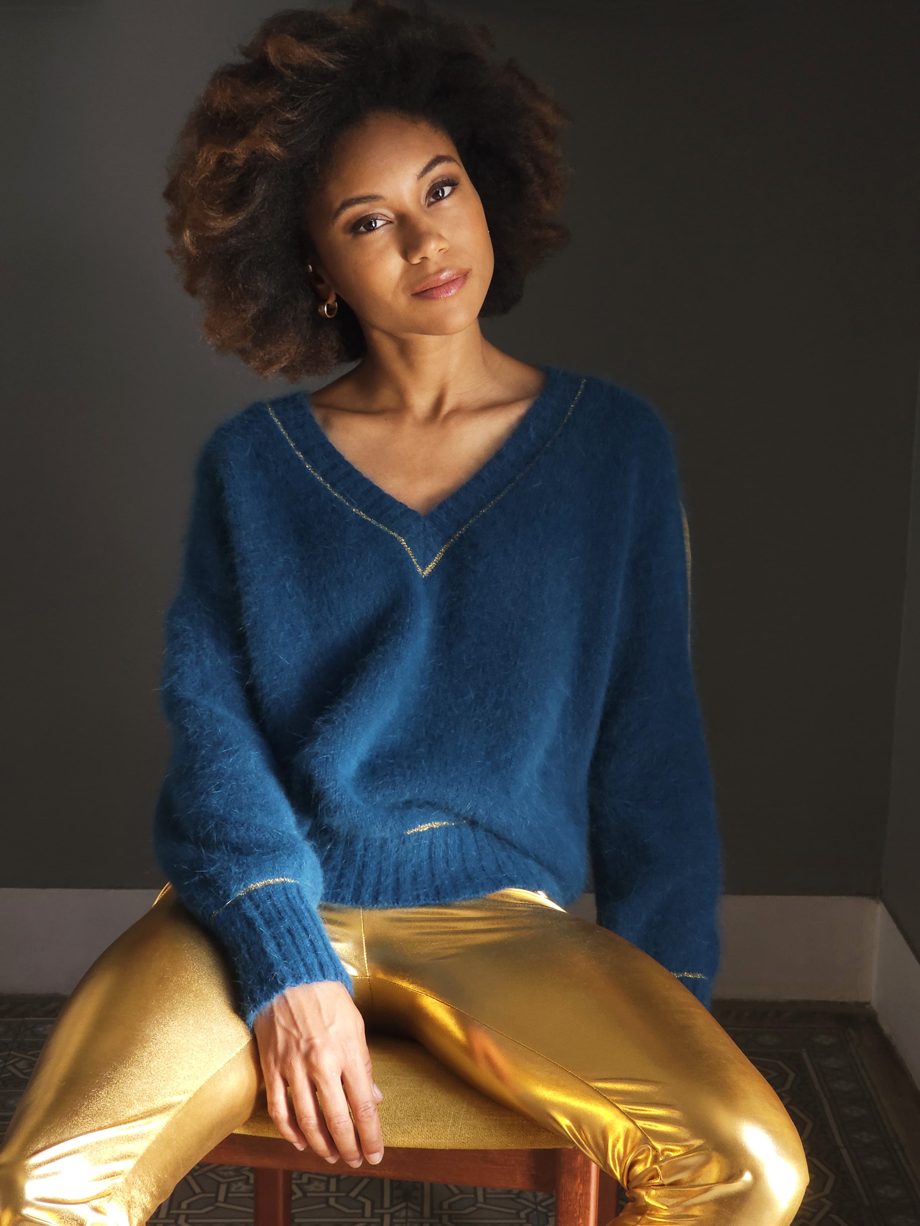 Anny Blatt Avy maglione collo a V pacifico e oro angora