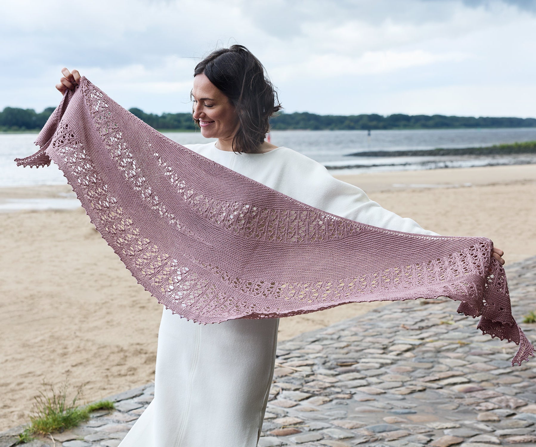 Rosy Green Wool Play of Light schema scialle download traforato