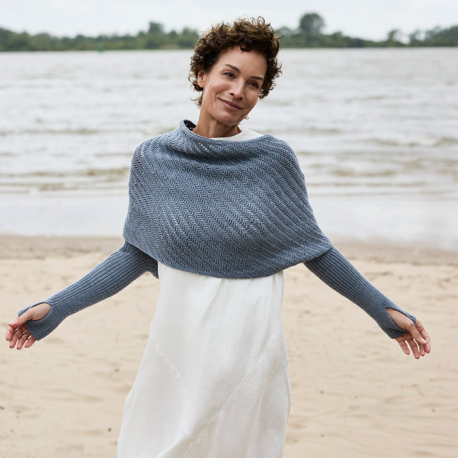 Rosy Green Wool Crossway Wrap schema scialle maniche