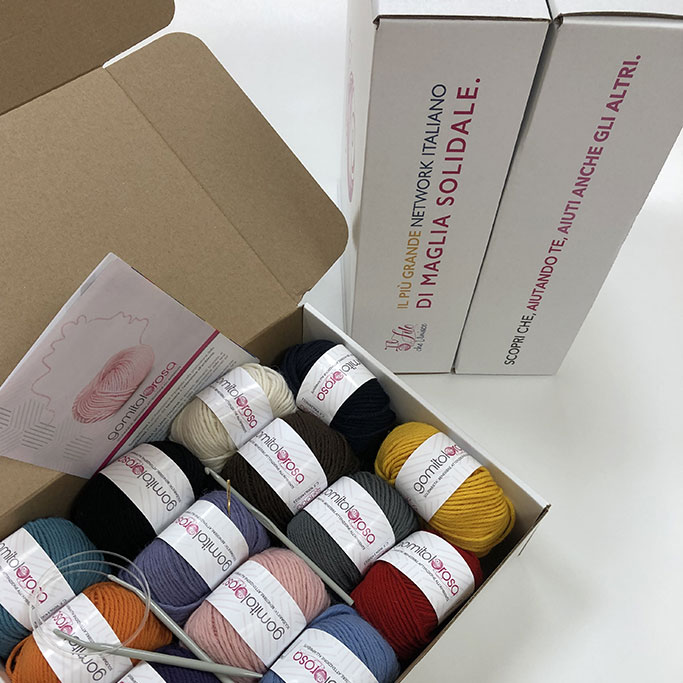 Gomitolorosa Love Box kit gomitoli 15 colori con ferri