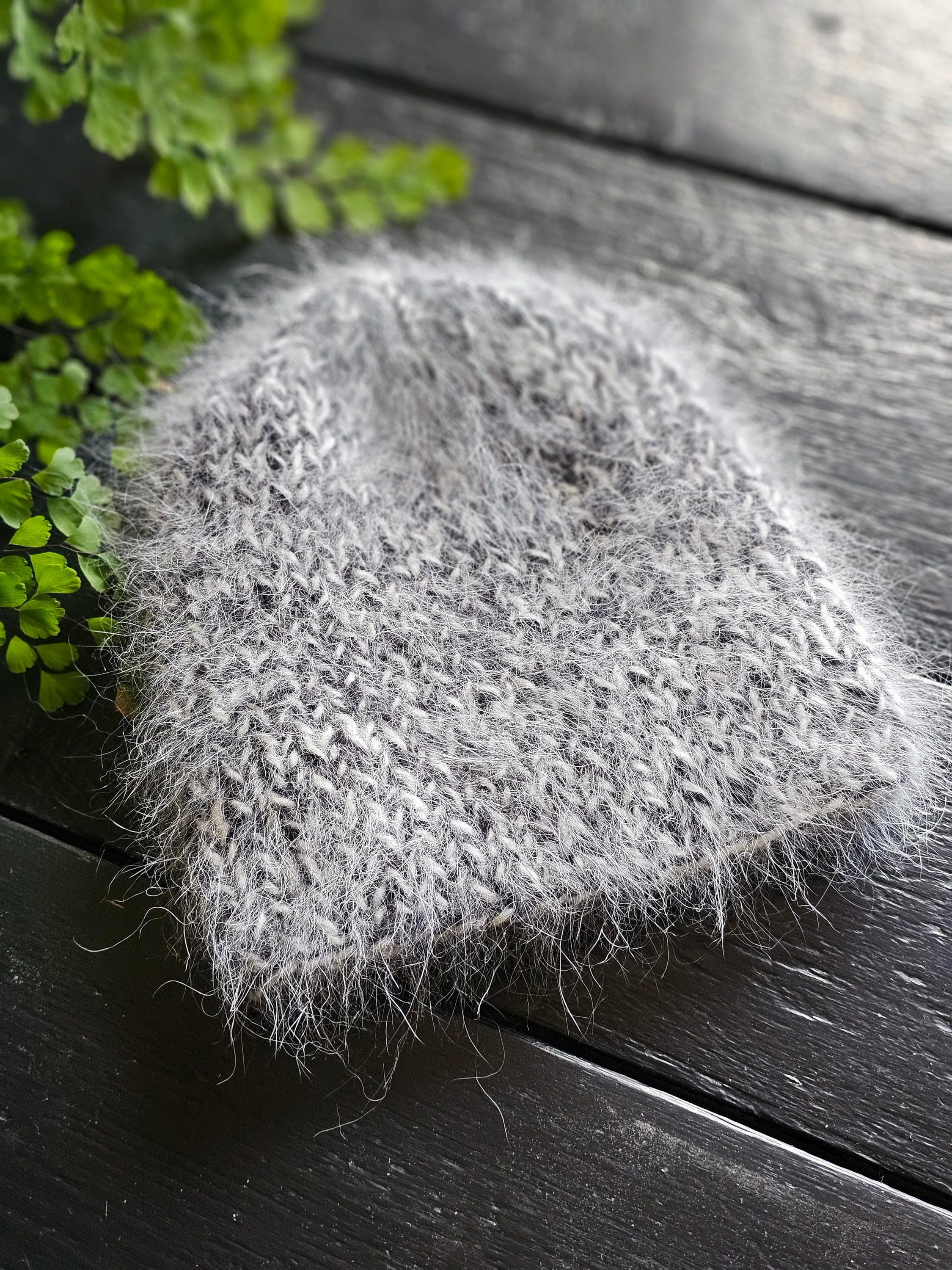 Anny Blatt Keystone Angora kit berretto nero naturale