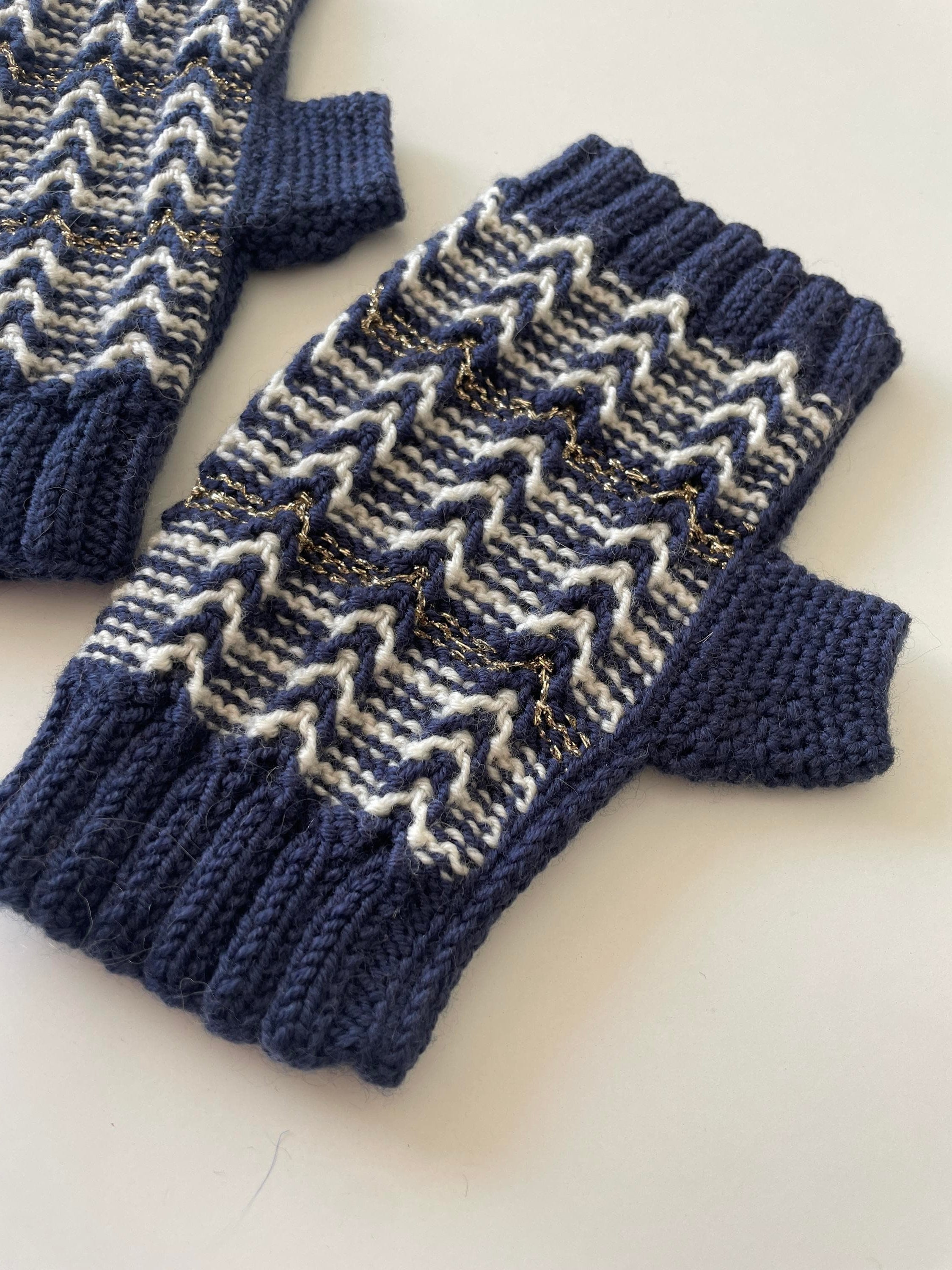 Anny Blatt Asana mitene kit maglia lana merino