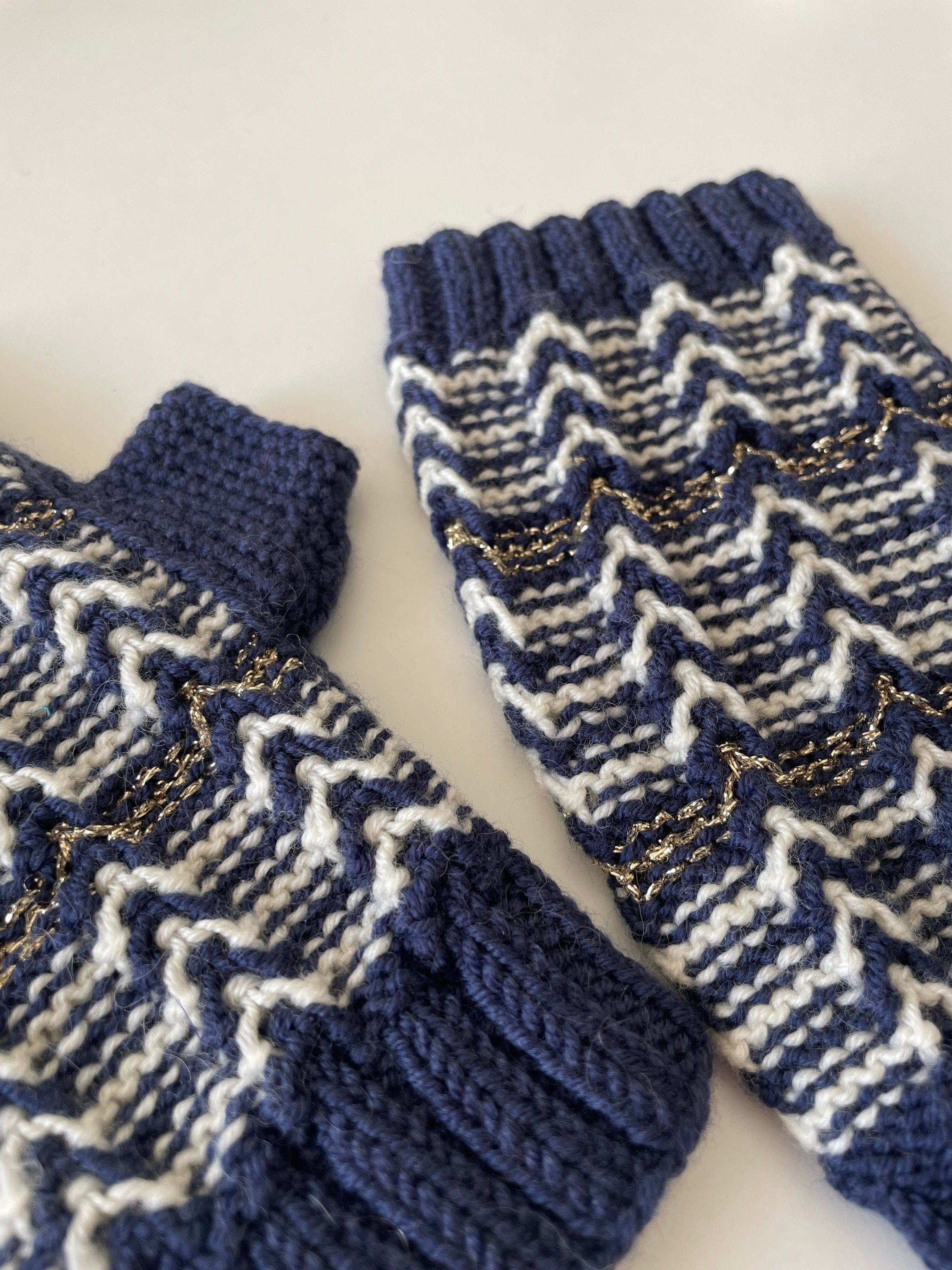Anny Blatt Asana mitene kit maglia lana merino