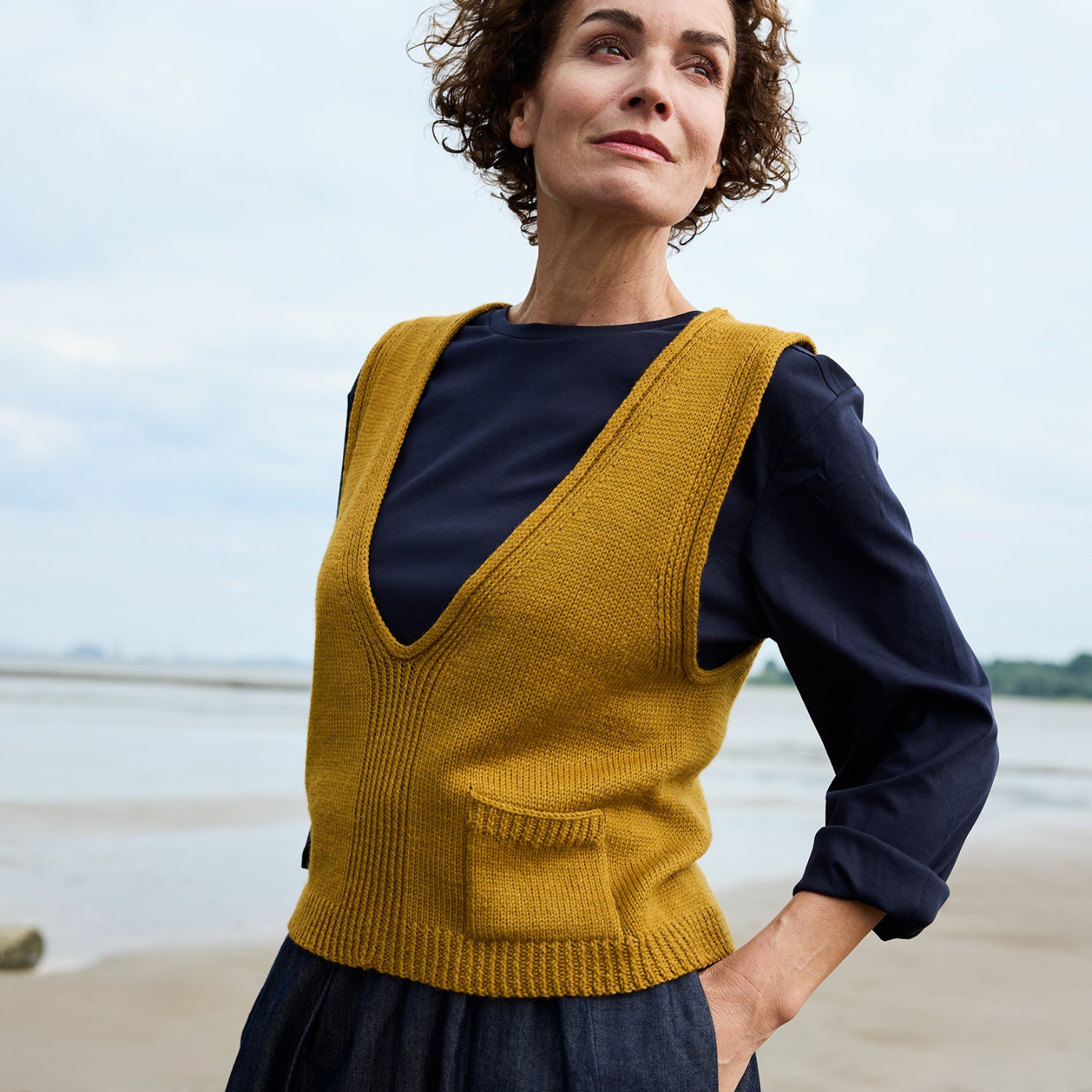 Rosy Green Wool Golden Way schema top scollo a V top-down
