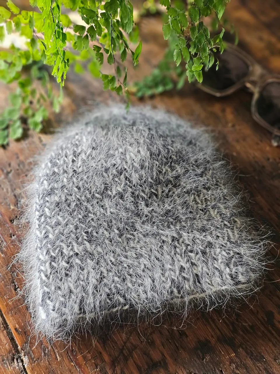 Anny Blatt Keystone Angora kit berretto nero naturale