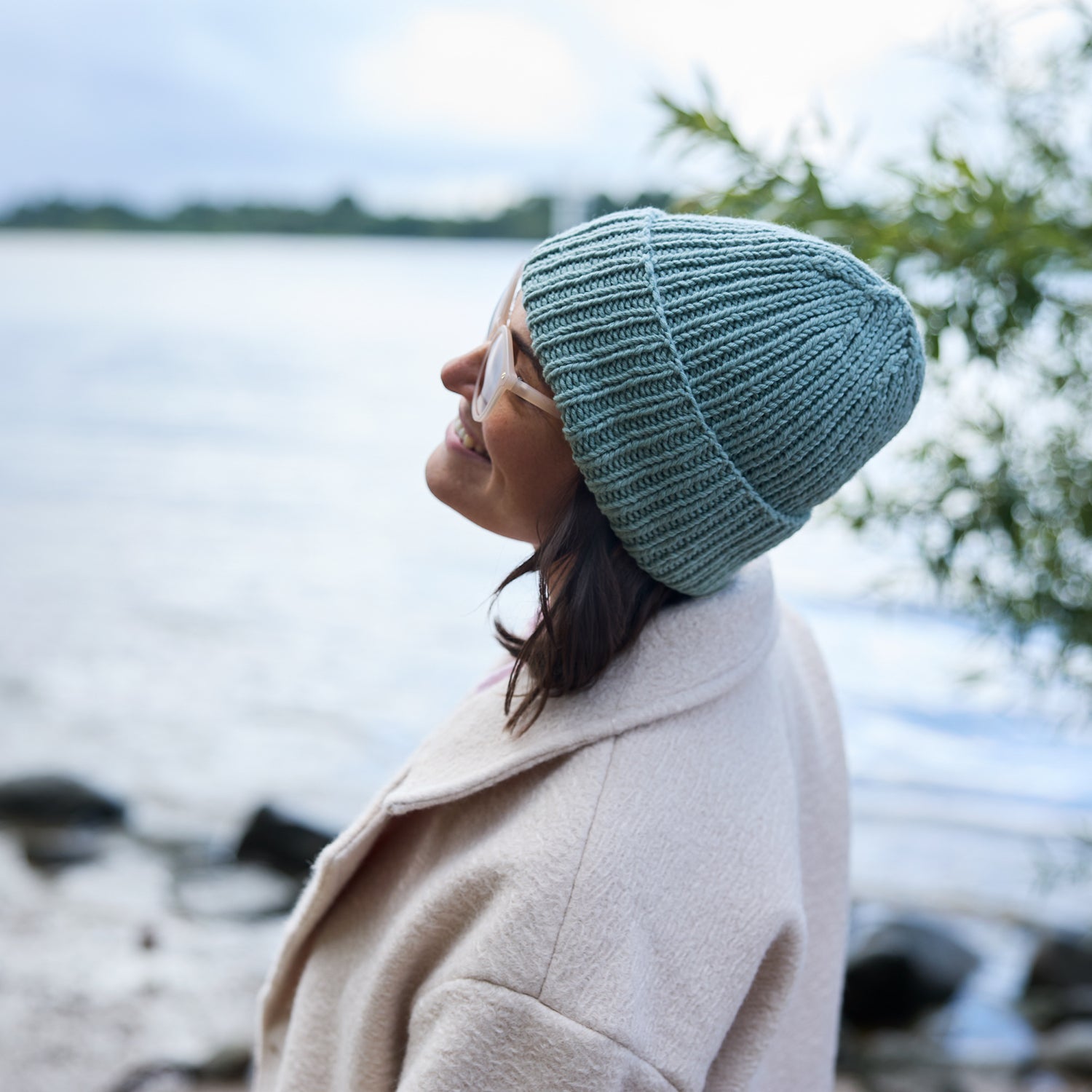 Rosy Green Wool Child's Question pattern cappello