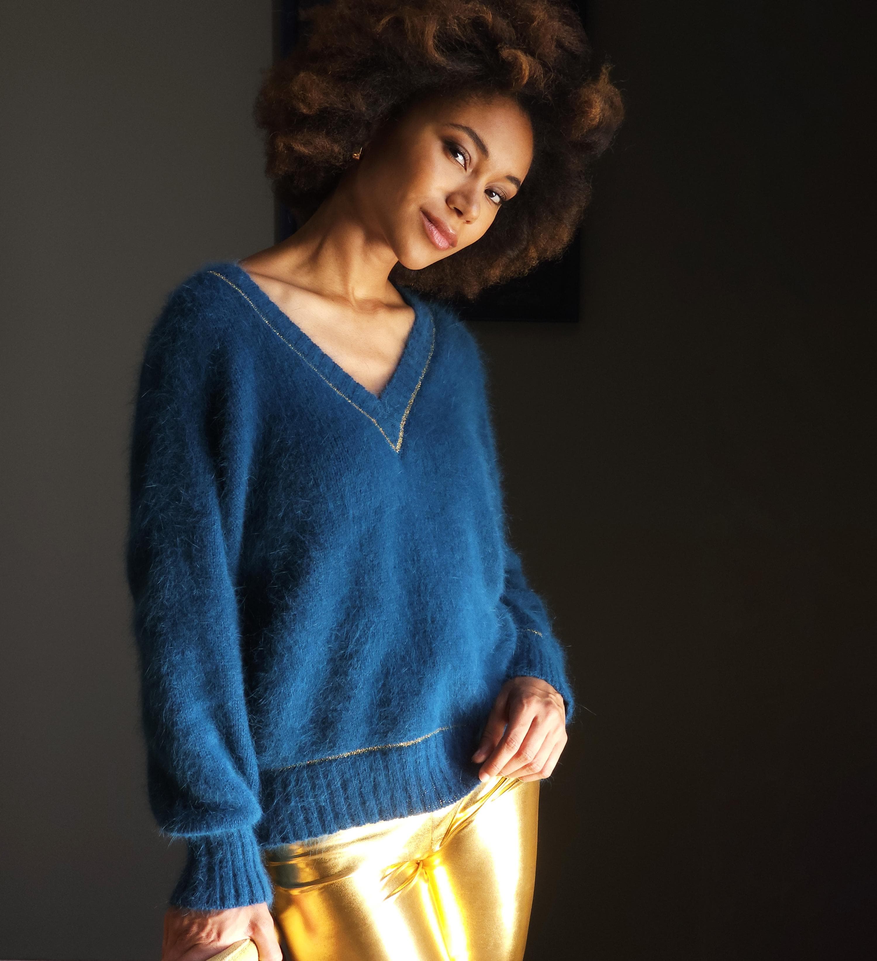 Anny Blatt Avy maglione collo a V pacifico e oro angora